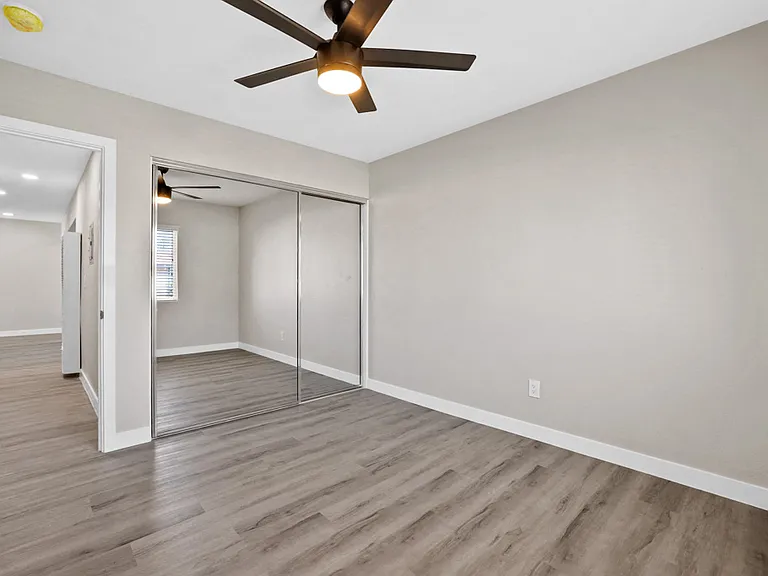 316 Beach Apartments — Photo 8