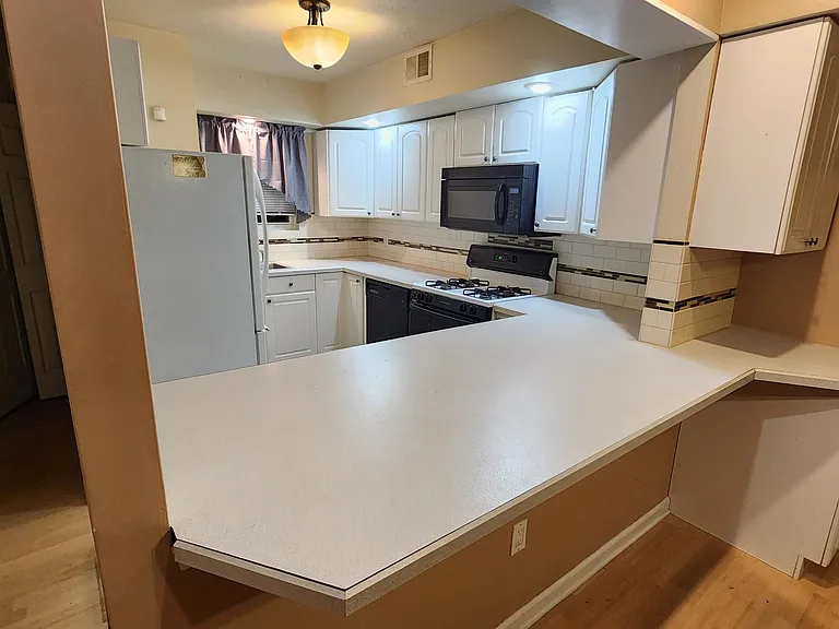 17 King Charles Ct — Photo 7
