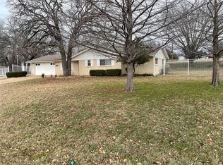 621 Dusk Ave, Azle, TX 76020