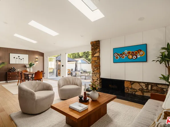 22649 Mulholland Dr, Woodland Hills, CA 91364