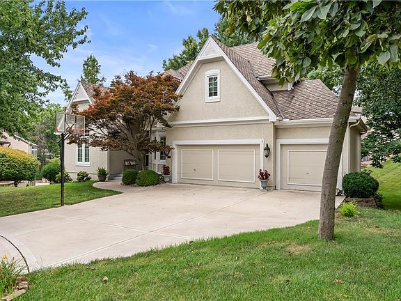 2nd image of 713 NE Plumbrook Pl
