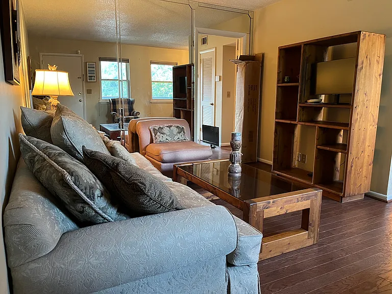 2124 Fairfax Ave #201 — Photo 2