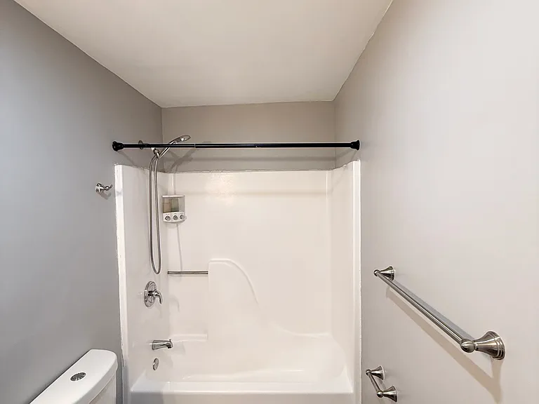 202 N 6th St #203 — Photo 14