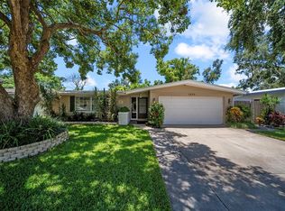 1372 S Hillcrest Ave, Clearwater, FL 33756