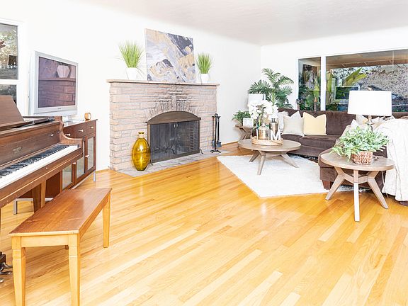 3rd image of 16160 Alum Rock Ave