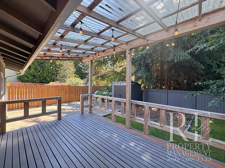 8240 NE Seawind Ave — Photo 18