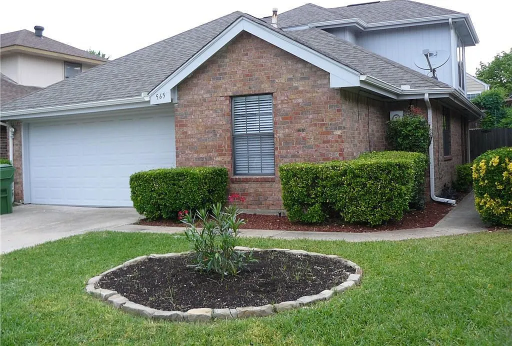 3 bed, 1658 sqft, $2,200 — Photo 1