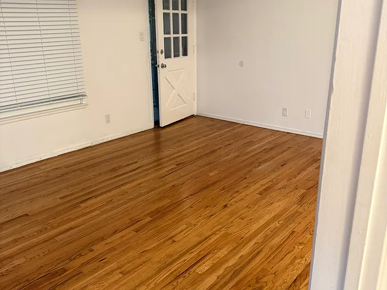 12924 Burbank Blvd #3 — Photo 25