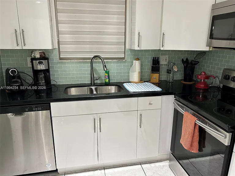 17801 N Bay Rd #203 — Photo 14