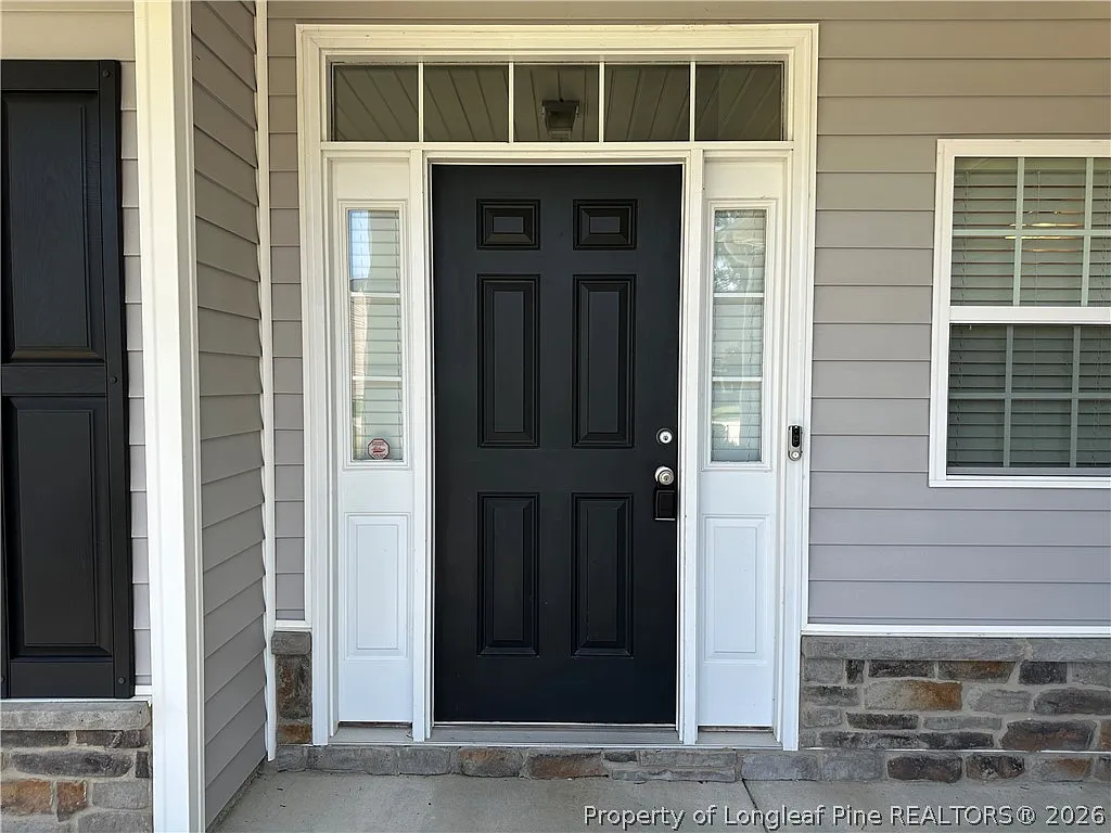 4 bed, 2.5 bath, 2420 sqft, $2,310 — Photo 2