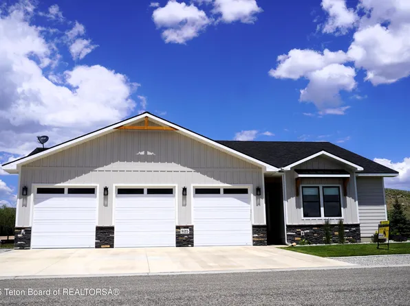 825 McCoy Dr, Pinedale, WY 82941