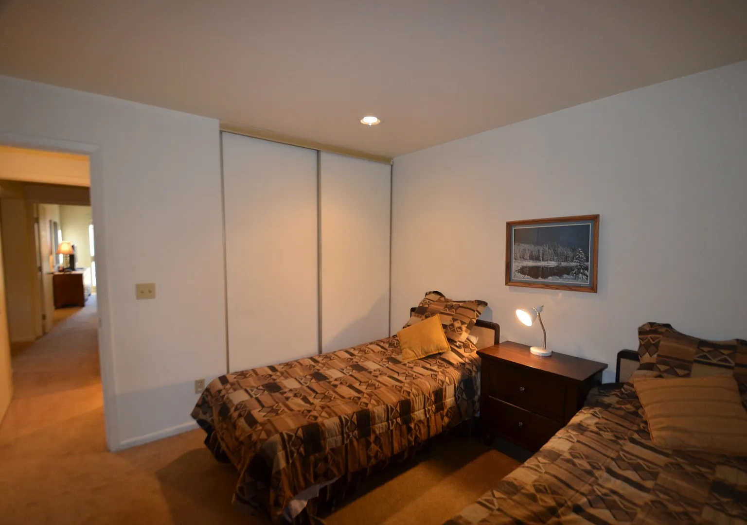 Long Winter Lease! Fully Furnished, on bus route! Remodeled Kitchen and Baths! — Photo 2