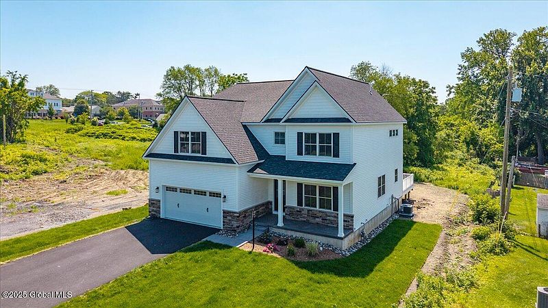 2nd image of 8 Wedgewood Drive