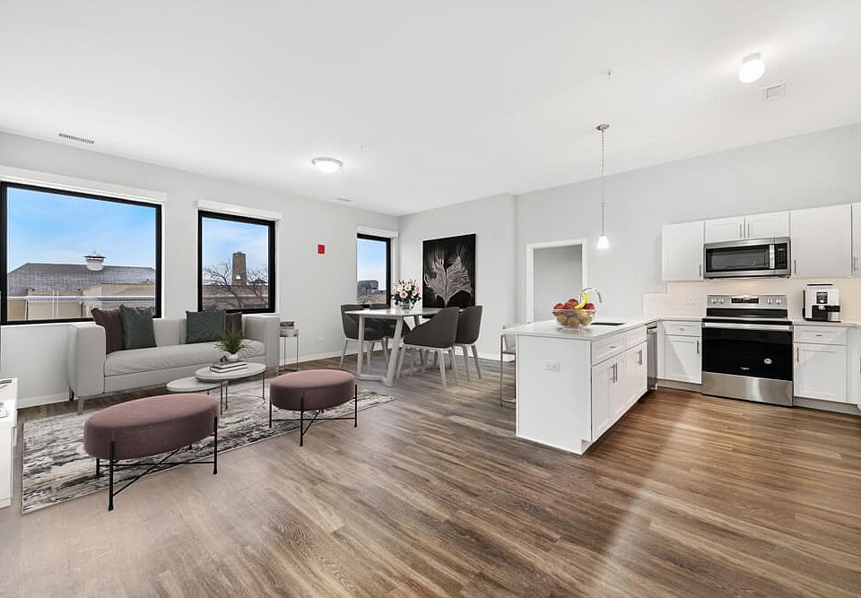1st image of 1900 W Lawrence Ave #3/2