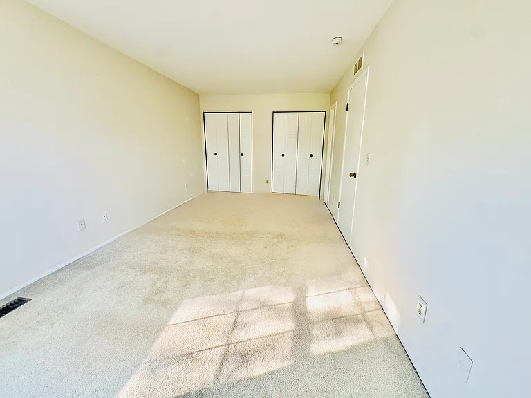 Master Bedroom (with two spacious closet)