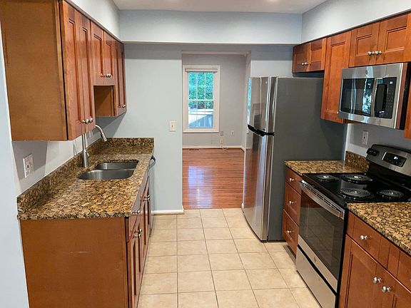 3rd image of 3 Forest Landing Ct