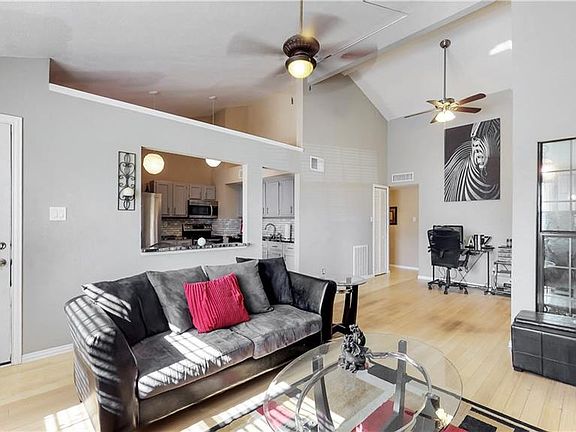 3rd image of 4229 Spindletree Ln