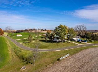 1860 Meadowview Ln, Deerfield, WI 53531