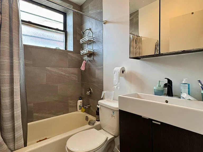 301 E 110th St #4C — Photo 6