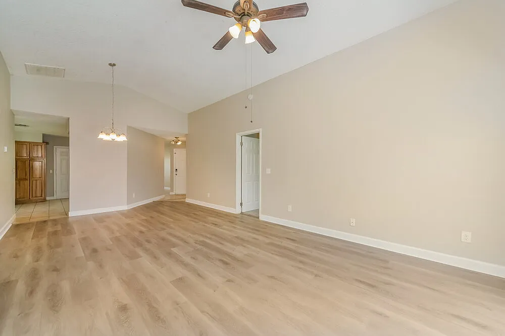 3 bed, 2.0 bath, 1597 sqft, $2,450 — Photo 4