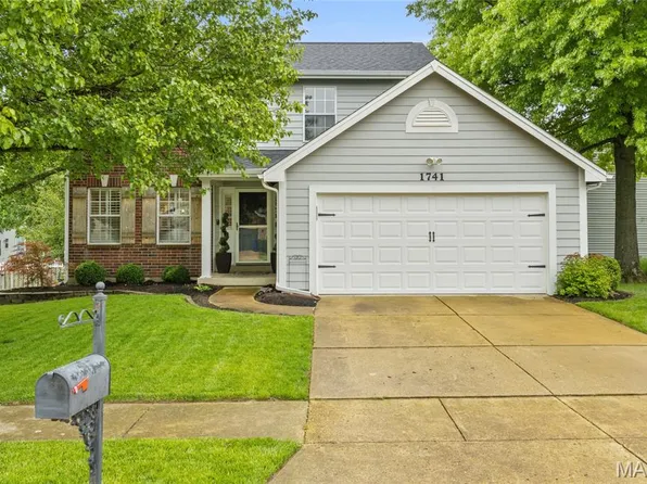 1741 Stoney Terrace Dr, Ballwin, MO 63021