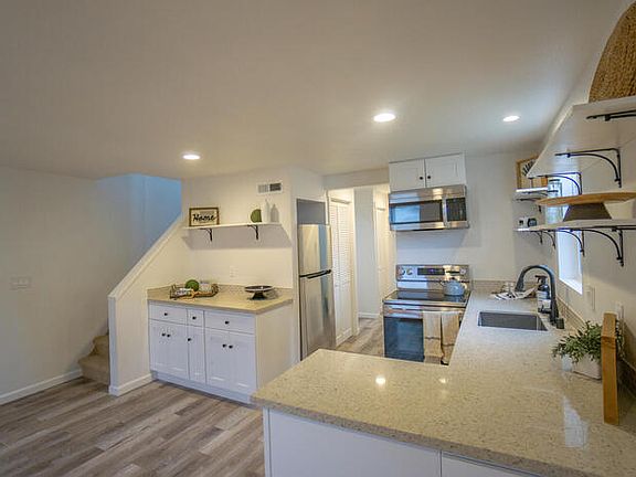 5th image of 724 3rd St