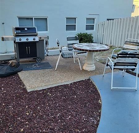 5th image of 1001 SE 16th St APT 17