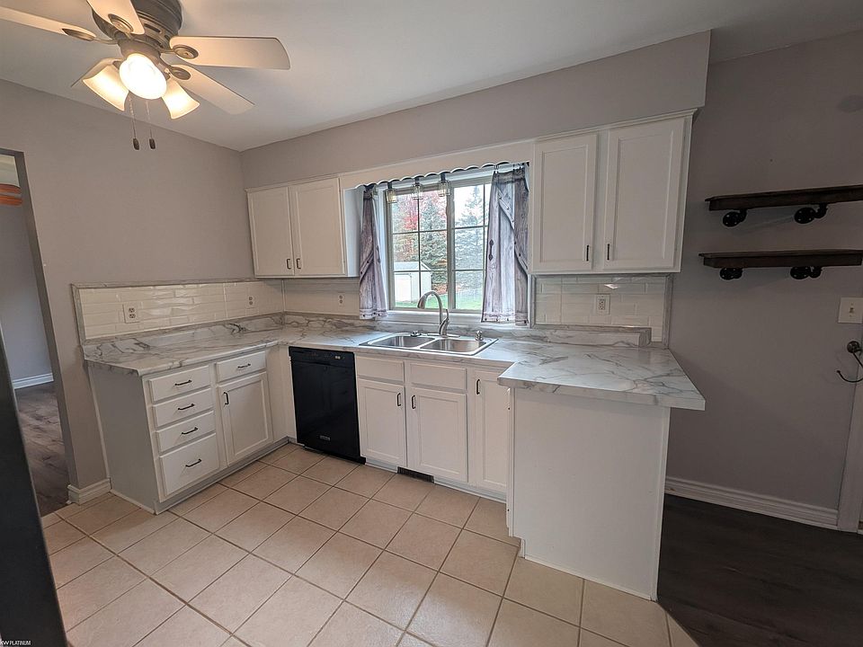 2881 Harwood Dr, photo 24