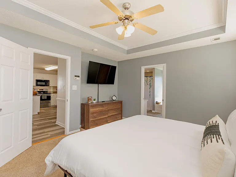 225 Stirling Bridge Dr — Photo 9