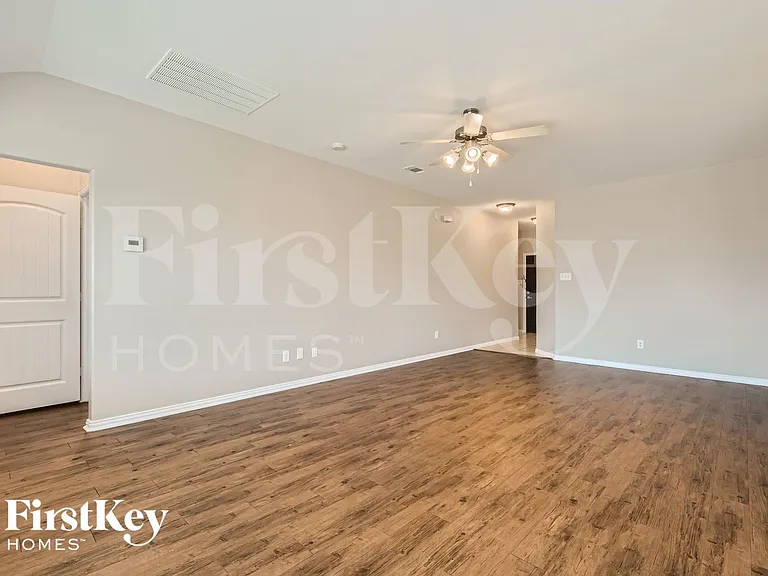 1825 Ridgecrest Dr — Photo 7