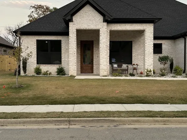 8024 N Shoreline Blvd, Benton, AR 72019