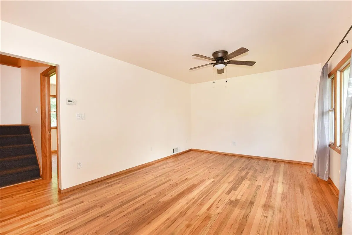 3 bed, 1085 sqft, $4,000 — Photo 3
