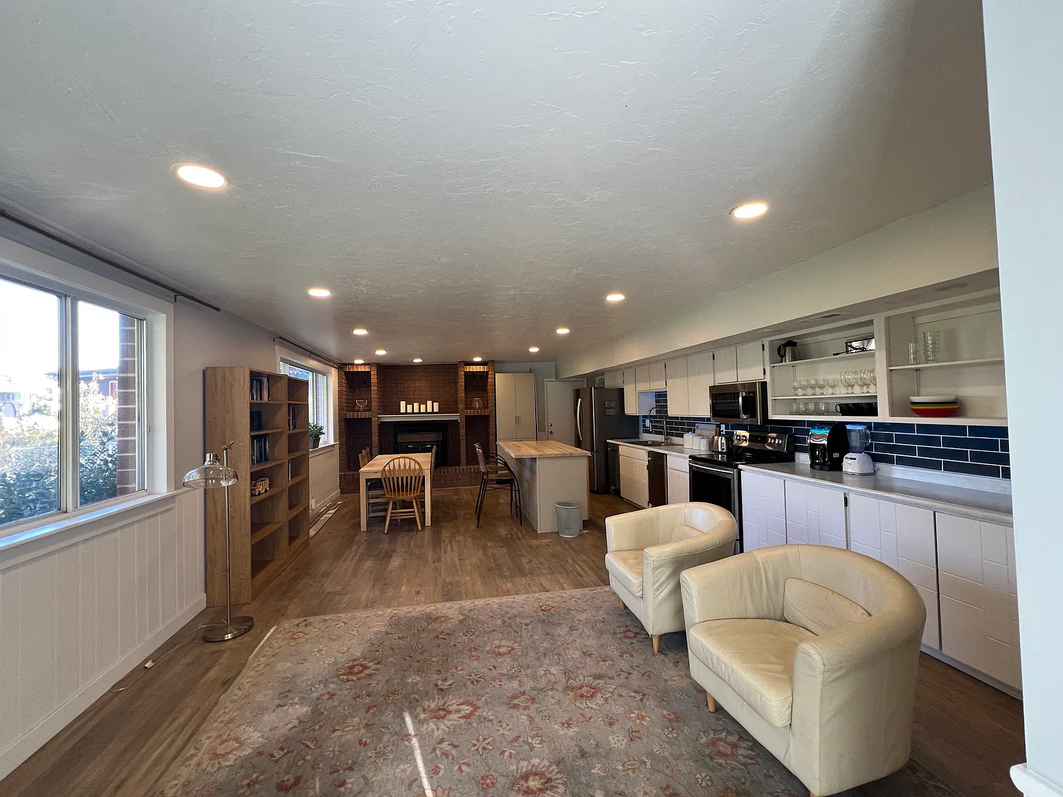 2 bed, 1100 sqft, $2,400 — Photo 2