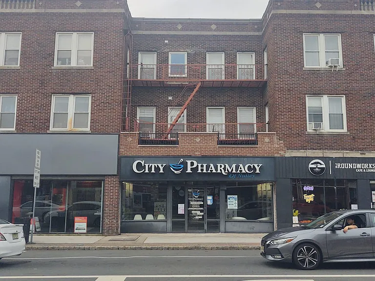 394 Centre St — Photo 13