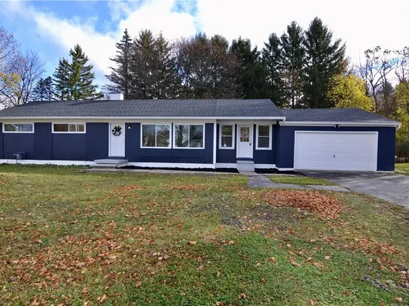 8 Finucane Rd, Rochester, NY 14623