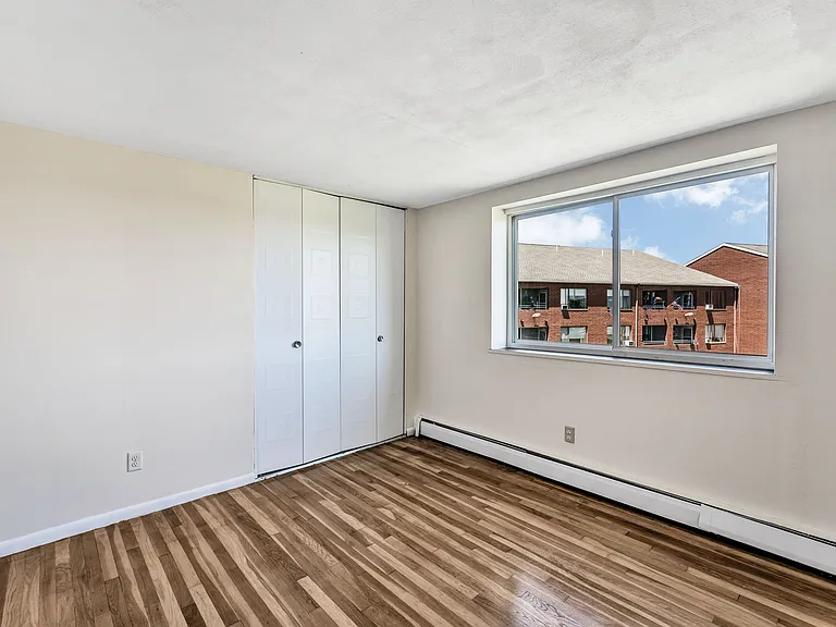 The Admiralty Apartments — Photo 18