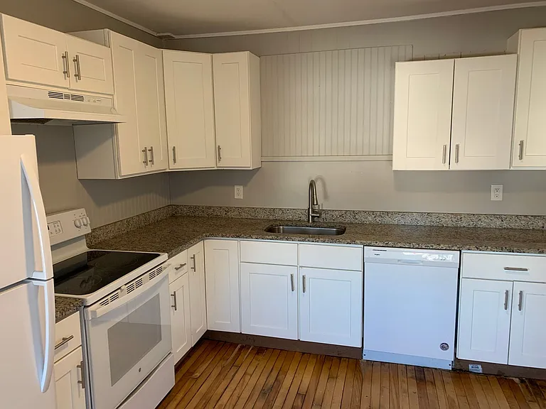 135 Lafayette Sq — Photo 3