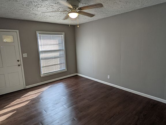 3rd image of 918 S Hiram Ave #3