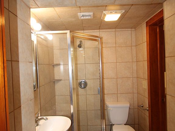 3rd image of 11 Fontainebleau Dr APT K