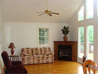 5th image of 240 Cold Springs Ln