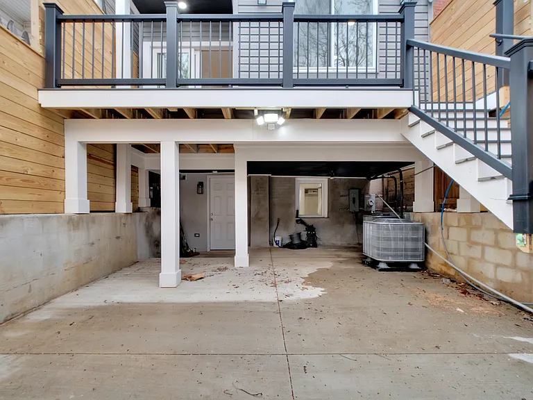 913 L St NE — Photo 45