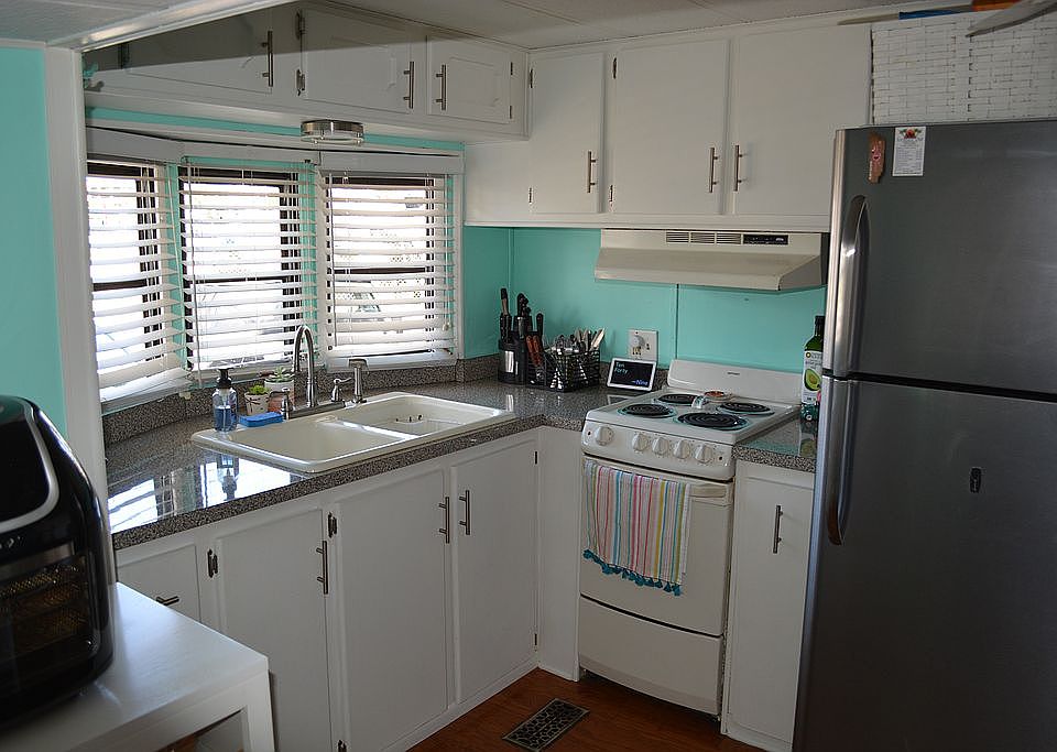 1st image of 604 Seabreeze Dr