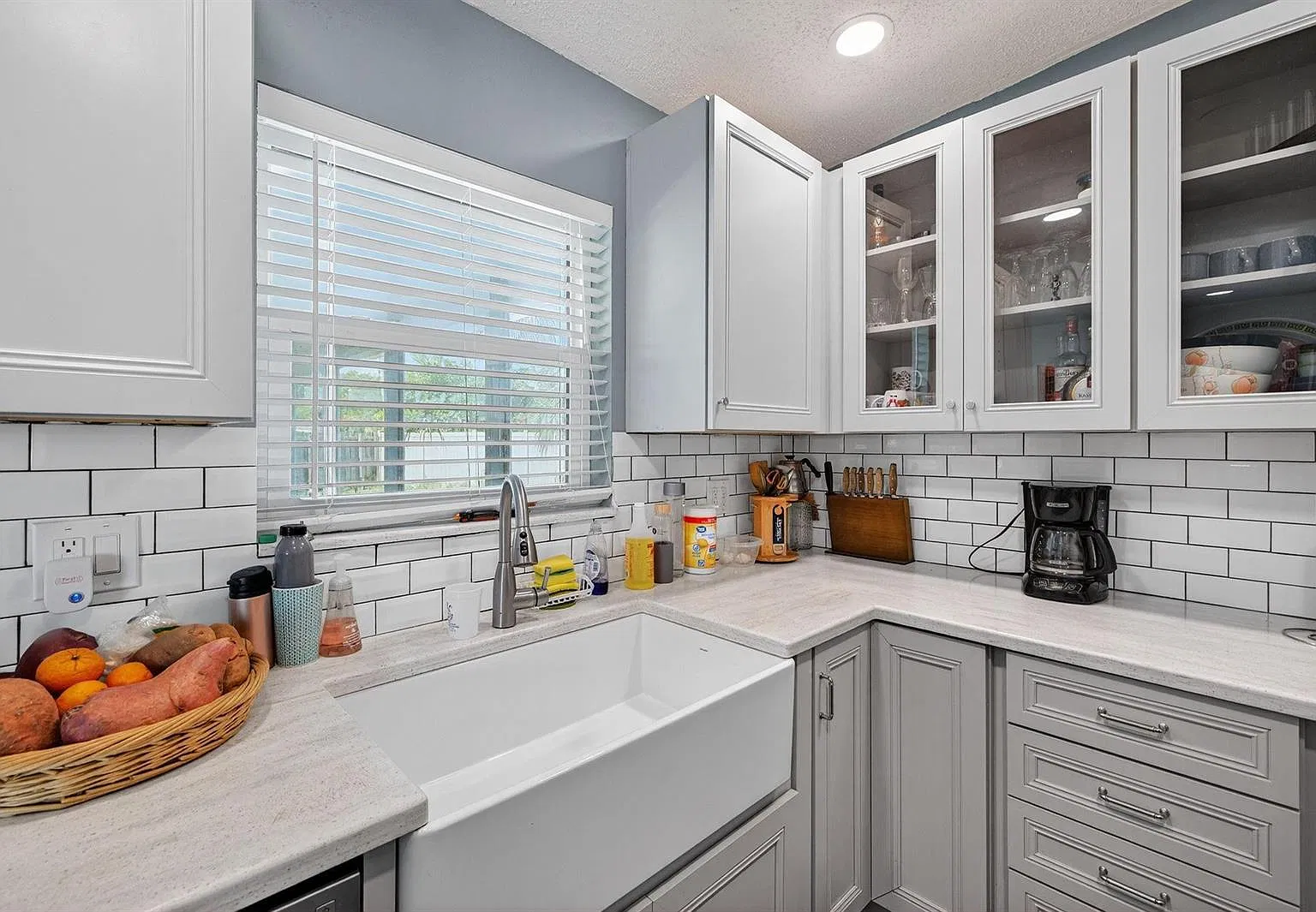 3 bed, 2.0 bath, 1643 sqft, $4,000 — Photo 1