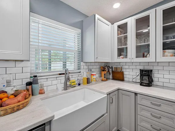 300 SW 25th Ter, Fort Lauderdale, FL 33312