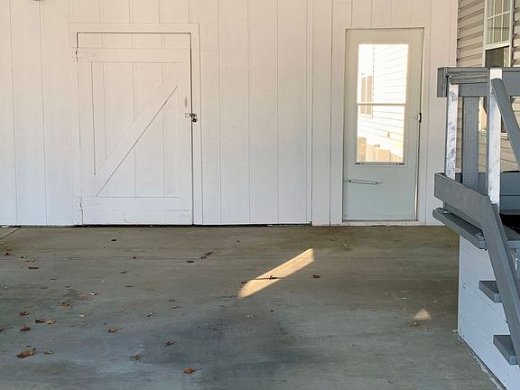 4th image of 514 Welcome Way