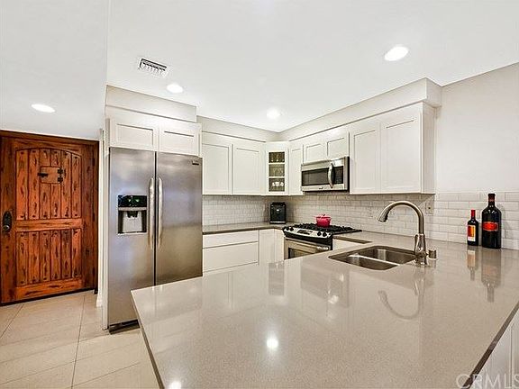 2nd image of 10926 Bluffside Dr Unit 6