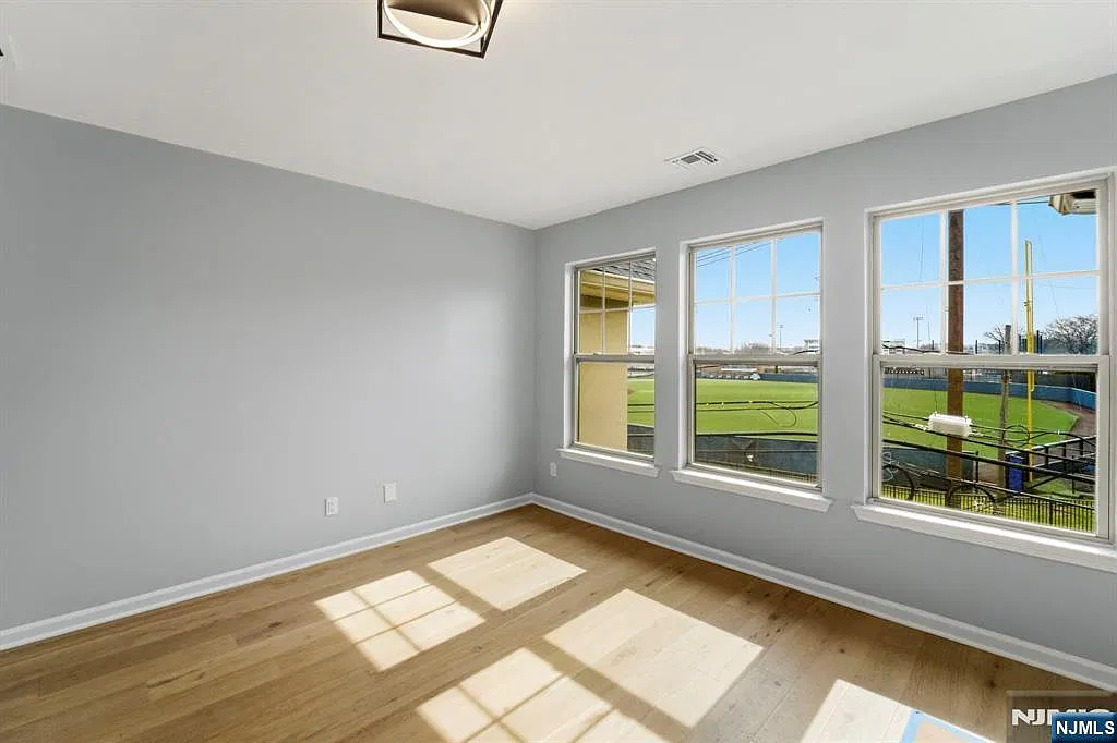 3 bed, 3.5 bath, $4,400 — Photo 1