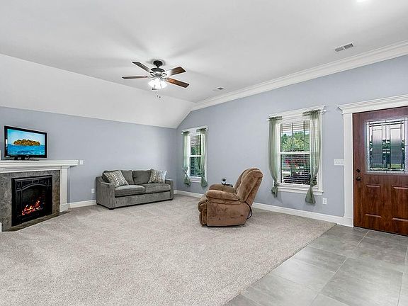 2nd image of 1614 NW Creekland Dr