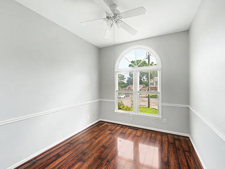 816 Carlisle Ct N — Photo 21