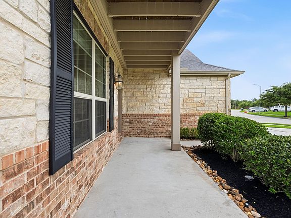 3rd image of 31743 Chapel Rock Ln